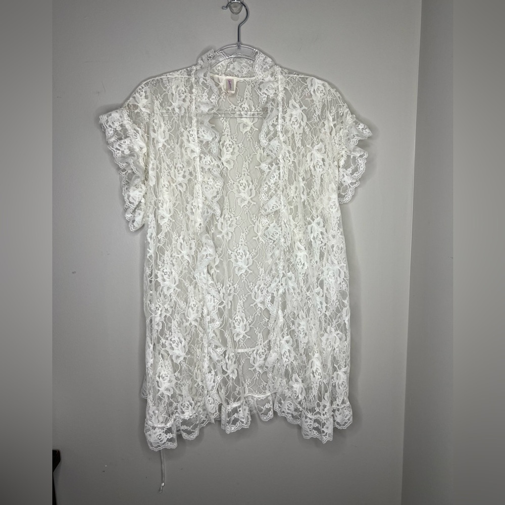 Frederick’s of Hollywood -Vintage 1980’s delicate, sheer lace robe, ruffle trim. - Picture 2 of 8